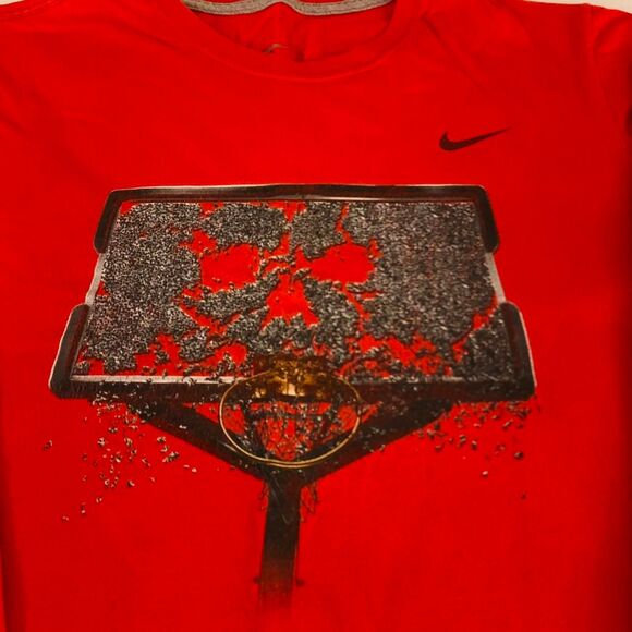 Nike Men's Red T-shirt - Picture 2 of 8